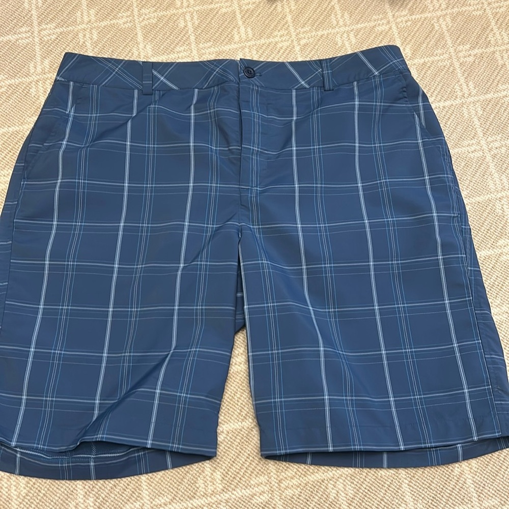 Men’s under Armour performance short size 38 excellent condition